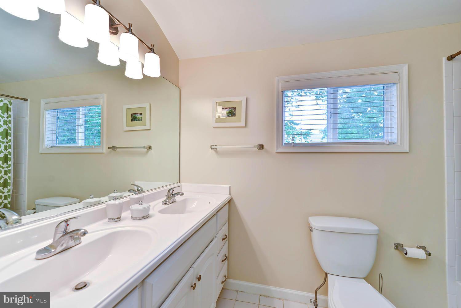 8907 Fort Hunt Road Alexandria, VA 22308 - Photo 22 of 29 Bath (Master)