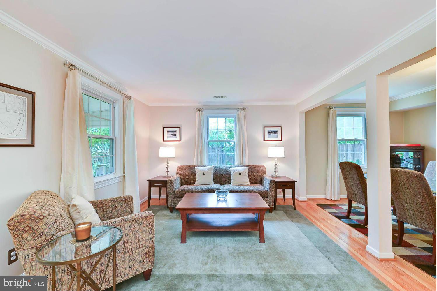 8907 Fort Hunt Road Alexandria, VA 22308 - Photo 4 of 29 Living Room