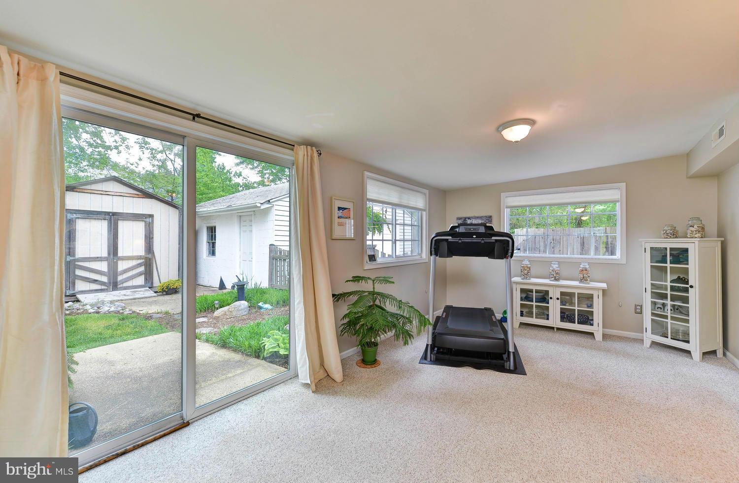 8907 Fort Hunt Road Alexandria, VA 22308 - Photo 10 of 29 Interior (General)