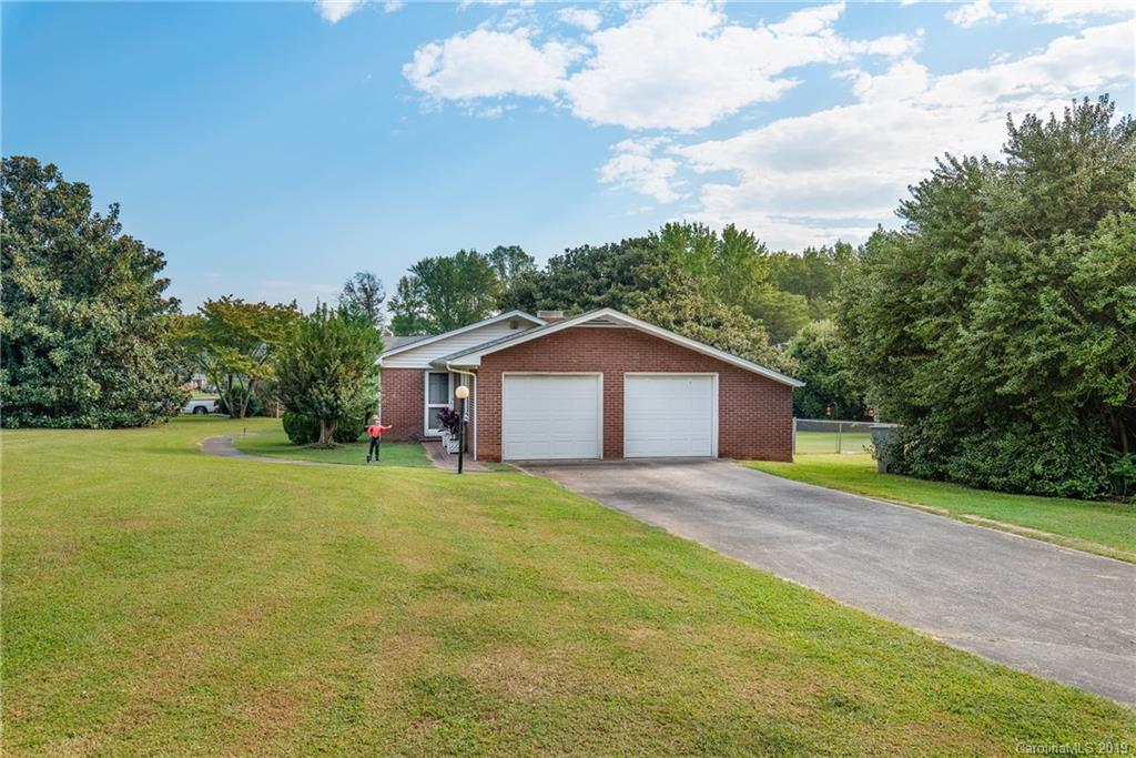 6800 Ridge Lane Road Charlotte, NC 28262 - Photo 3 of 25 Gallery Image 3