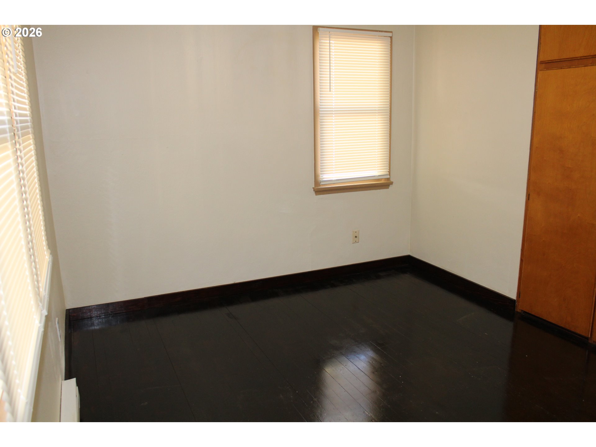 2906 East 12th Street Vancouver, WA 98661 - Photo 13 of 14 a view of an empty room and a window