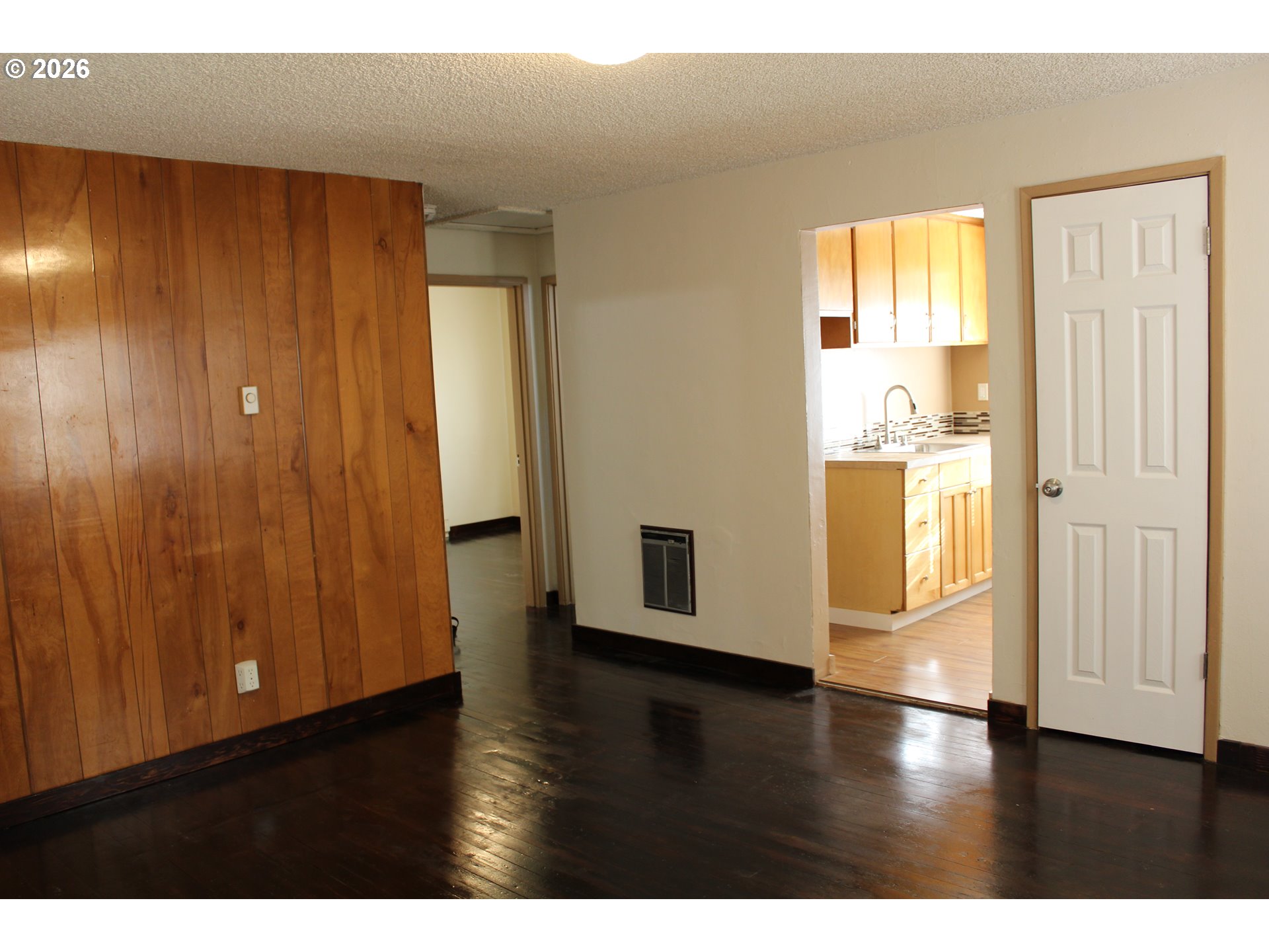 2906 East 12th Street Vancouver, WA 98661 - Photo 5 of 14 a view of empty room with wooden floor and windows