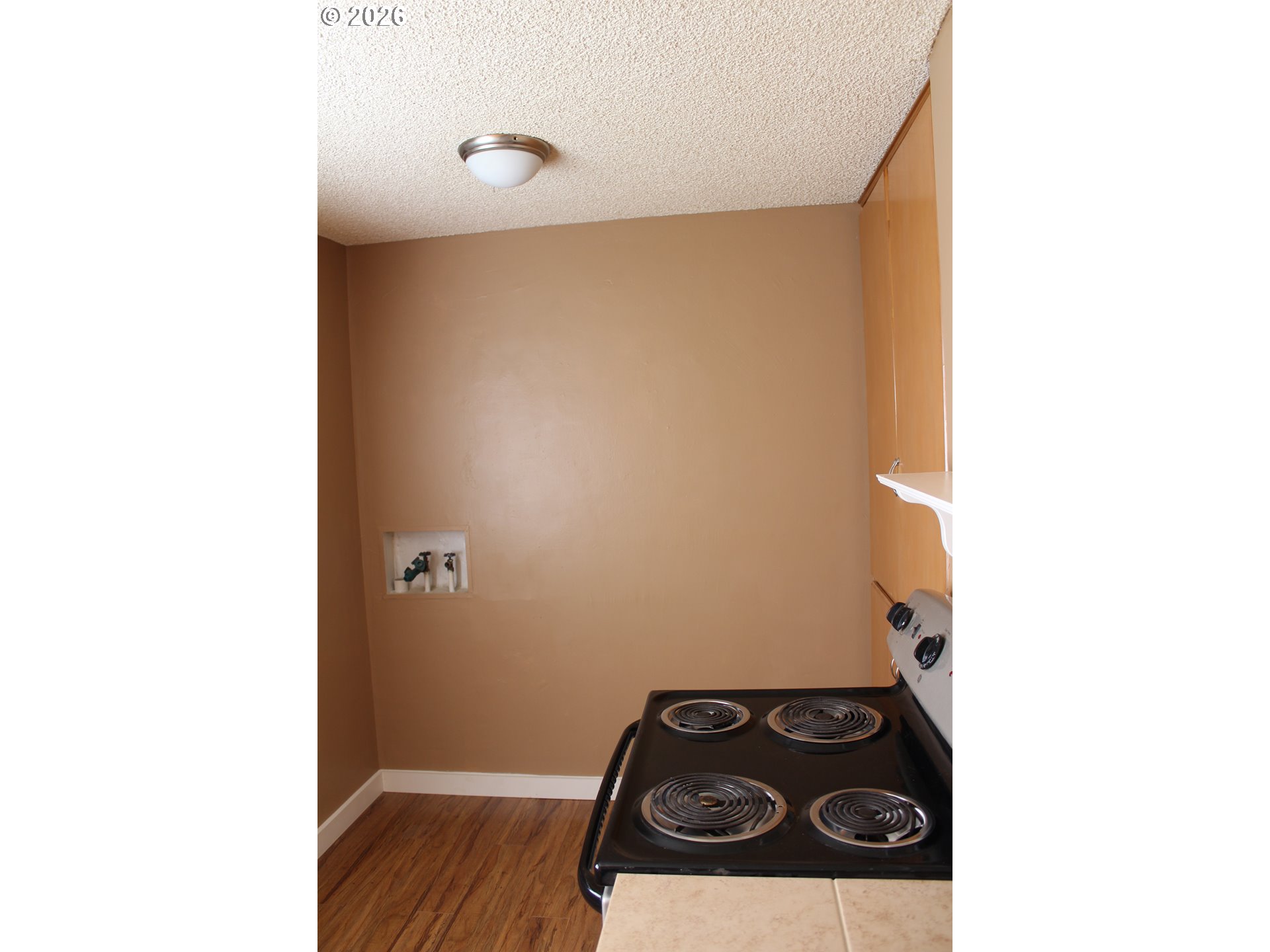 2906 East 12th Street Vancouver, WA 98661 - Photo 8 of 14 a utility room with dryer and washer