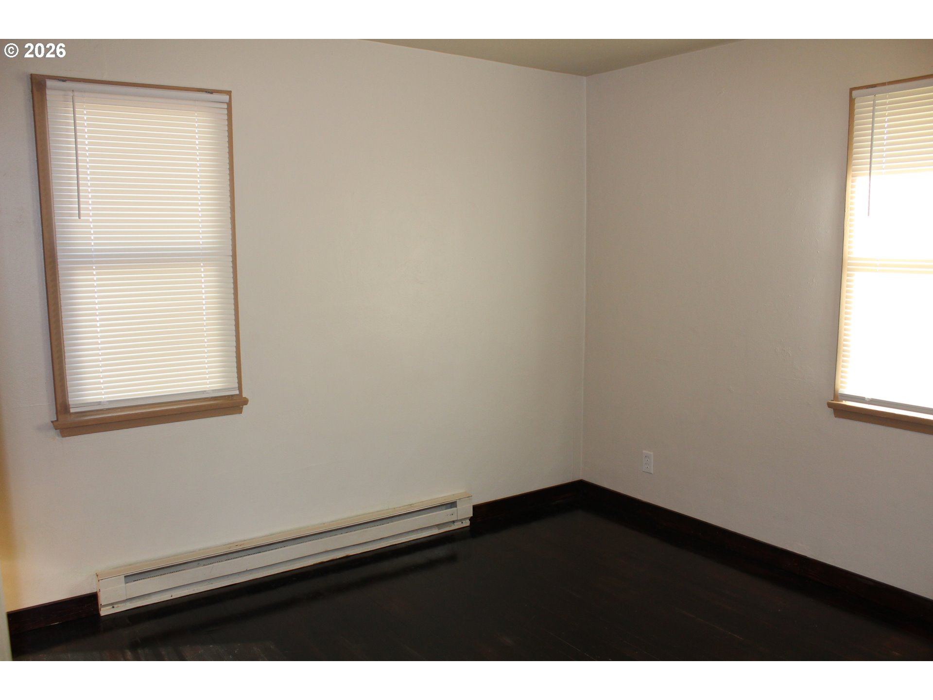 2906 East 12th Street Vancouver, WA 98661 - Photo 10 of 14 a view of an empty room and window