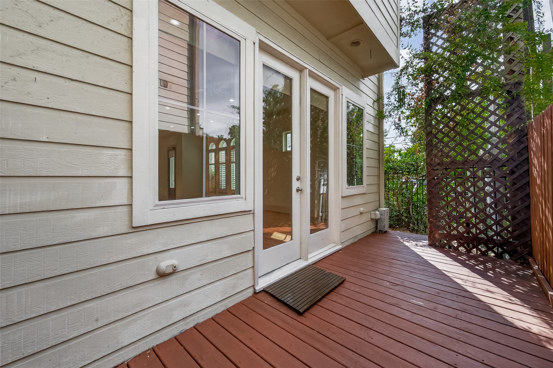 931 West 23rd Street, Unit K Houston, TX 77008 - Photo 33 of 40 Patio was virtually staged.