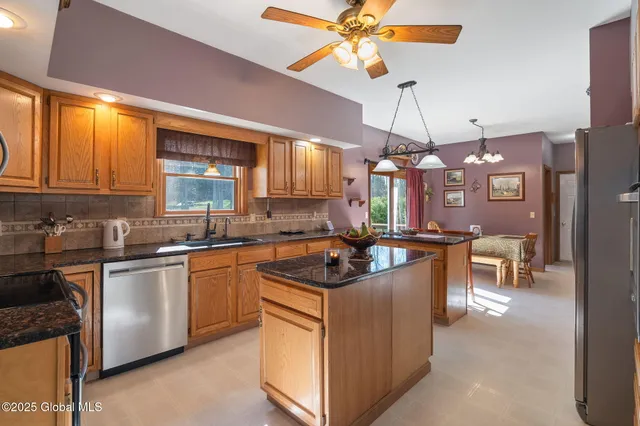 $599,000 | 230 Zicha Road, Esperance, NY 12092