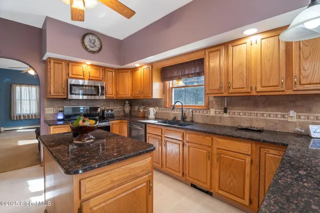 $599,000 | 230 Zicha Road, Esperance, NY 12092