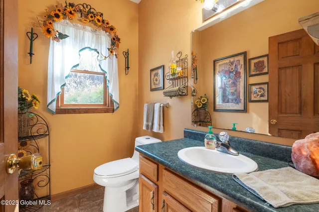 $599,000 | 230 Zicha Road, Esperance, NY 12092