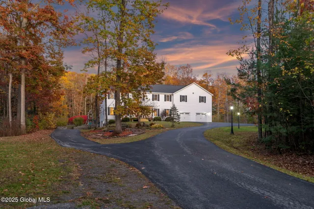 $599,000 | 230 Zicha Road, Esperance, NY 12092