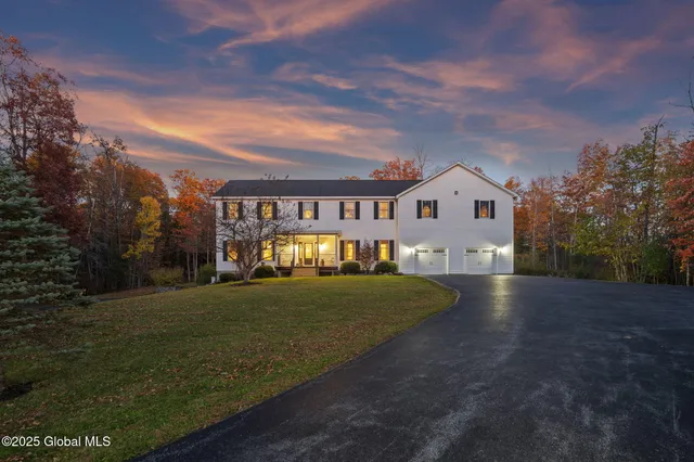 $599,000 | 230 Zicha Road, Esperance, NY 12092