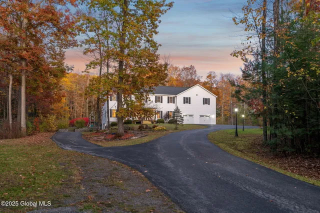 $599,000 | 230 Zicha Road, Esperance, NY 12092