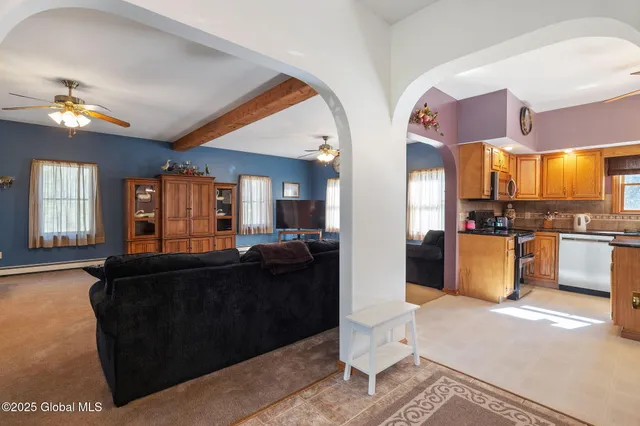 $599,000 | 230 Zicha Road, Esperance, NY 12092