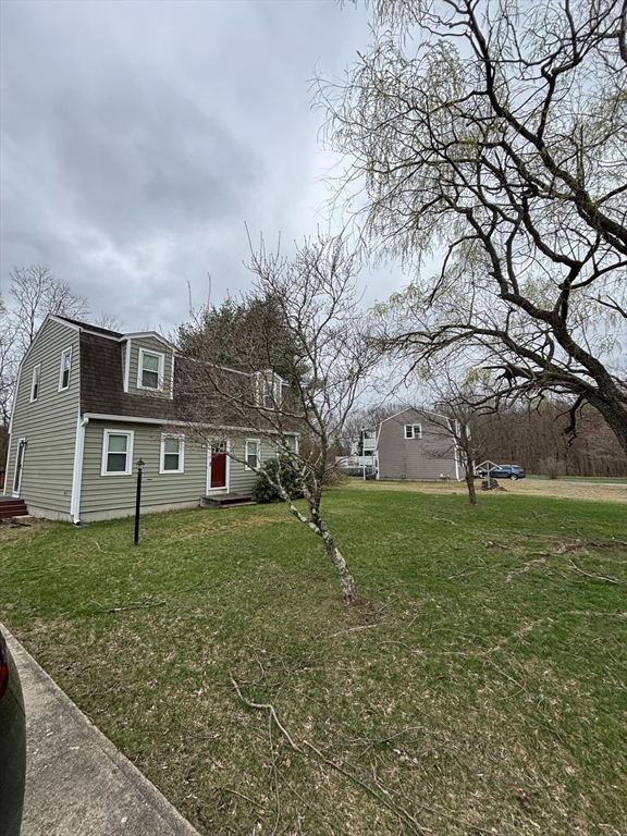 11 Rocco Drive Blackstone, MA 01504 - Photo 2 of 12