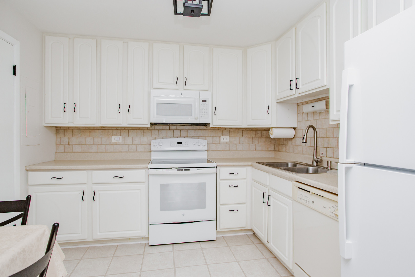 701 West Central Road, Unit B4 Mount Prospect, IL 60056 - Photo 8 of 20 Gallery Image 8