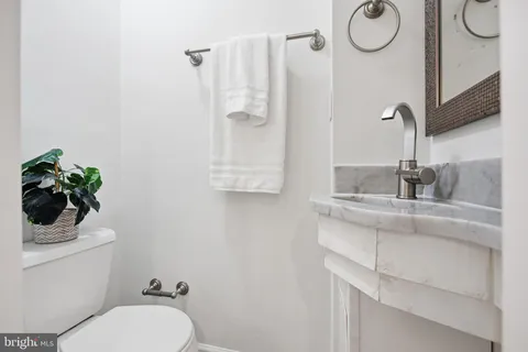 $850,000 | 329 18th Place Northeast, Washington, DC 20002