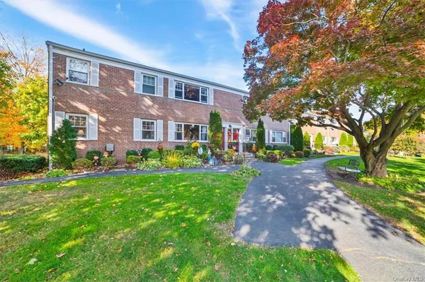 $389,000 | 141 Broadway, Unit 1, Valhalla, NY 10603