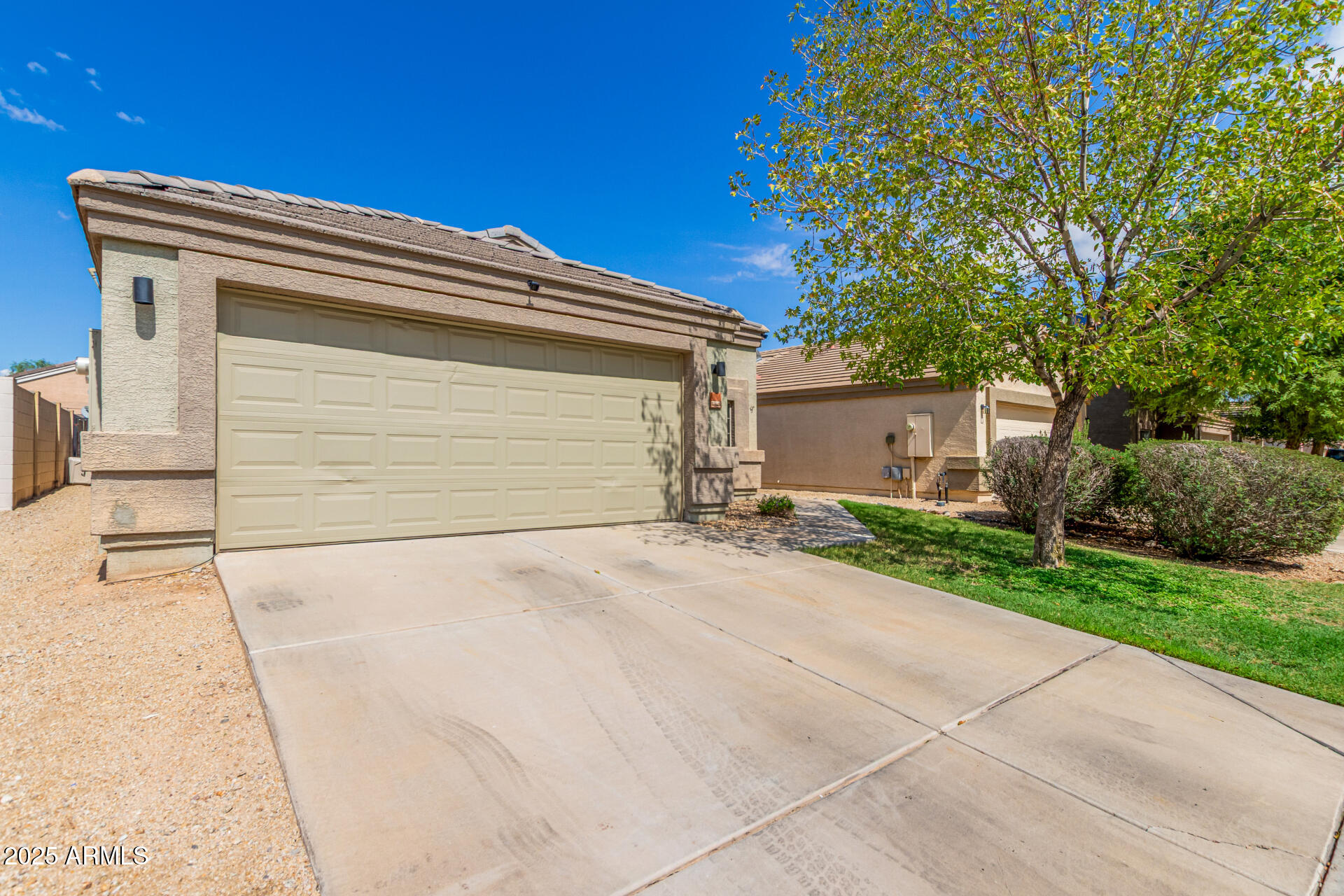 12814 West Hearn Road El Mirage, AZ 85335 - Photo 4 of 28 04 - Hearn