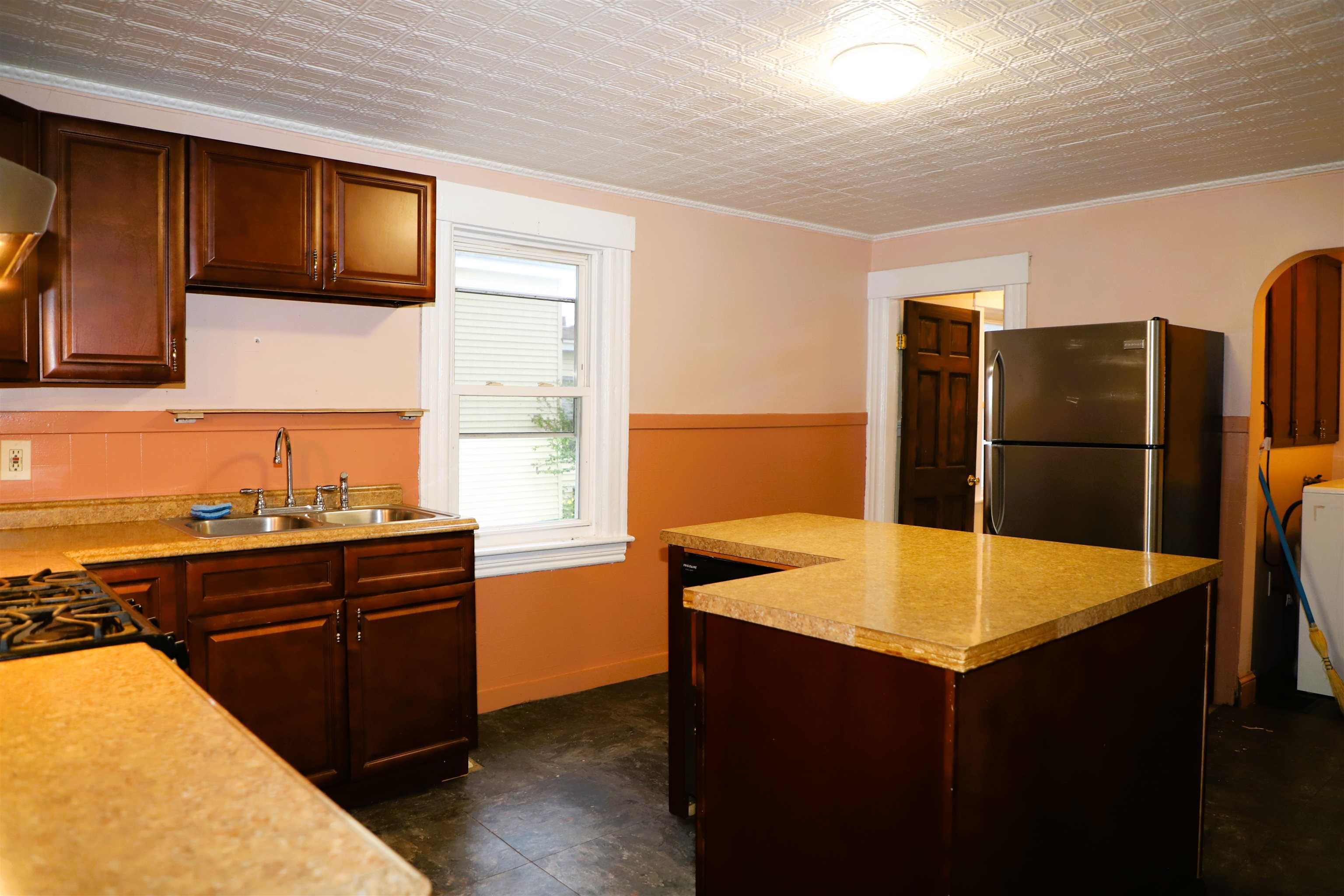 75 Laurel Street Manchester, NH 03103 - Photo 29 of 34 Gallery Image 29