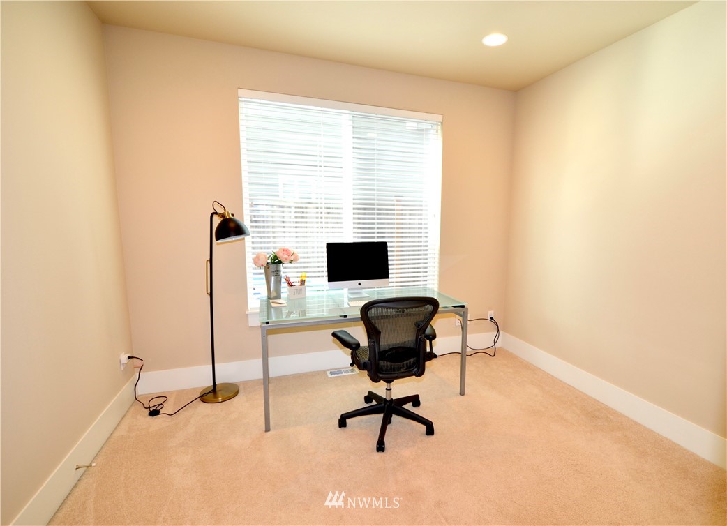 5210 Northeast 10th Street Renton, WA 98059 - Photo 6 of 25
