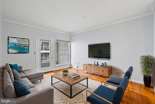 $2,000 | 4852 Eisenhower Avenue, Unit 237, Alexandria, VA 22304