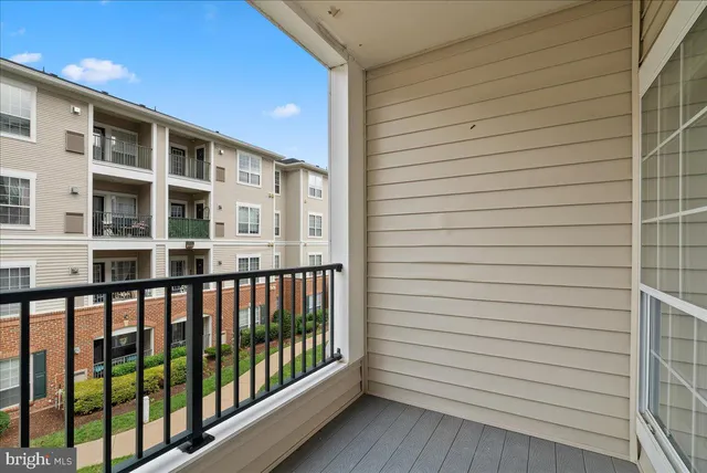 $2,000 | 4852 Eisenhower Avenue, Unit 237, Alexandria, VA 22304