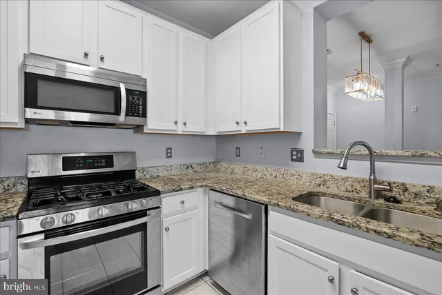 $2,000 | 4852 Eisenhower Avenue, Unit 237, Alexandria, VA 22304