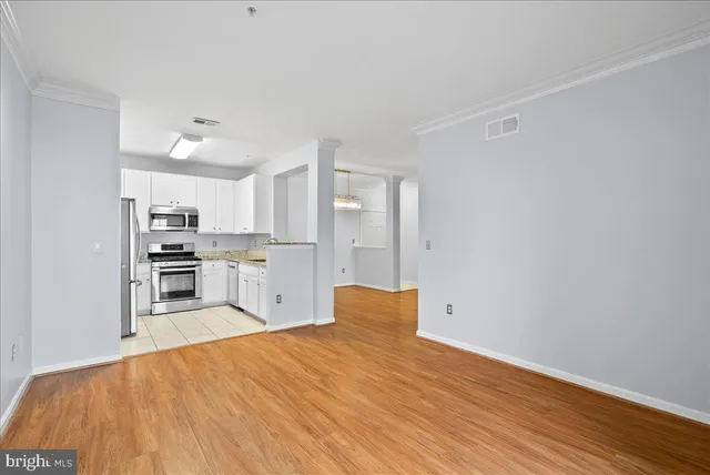 $2,000 | 4852 Eisenhower Avenue, Unit 237, Alexandria, VA 22304