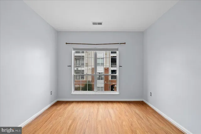 $2,000 | 4852 Eisenhower Avenue, Unit 237, Alexandria, VA 22304