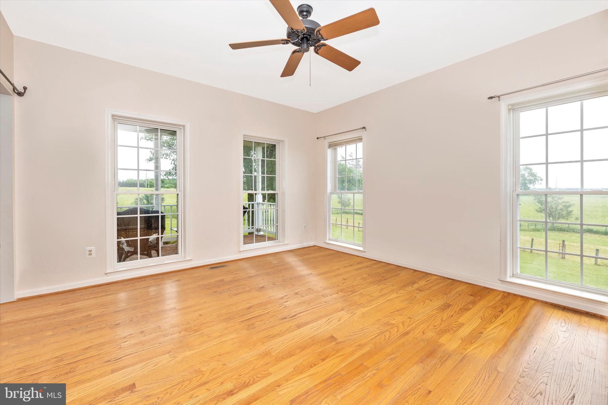 13384 Moser Road Thurmont, MD 21788 - Photo 12 of 93 Living Room