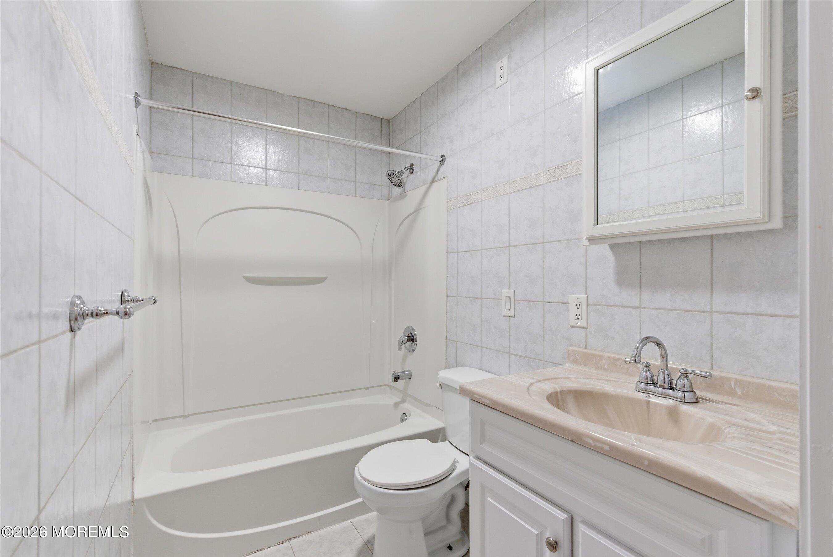 1243 Del Mar Road Lakewood, NJ 08701 - Photo 14 of 17 24-Bath 3