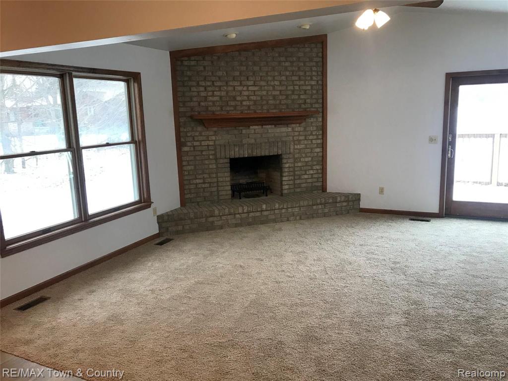 4271 East Carpenter Road Flint, MI 48506 - Photo 5 of 44