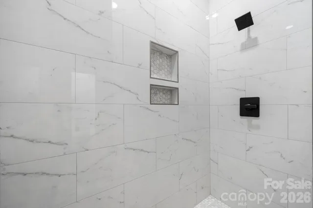 $675,000 | 1207 39th Avenue Northeast, Hickory, NC 28601