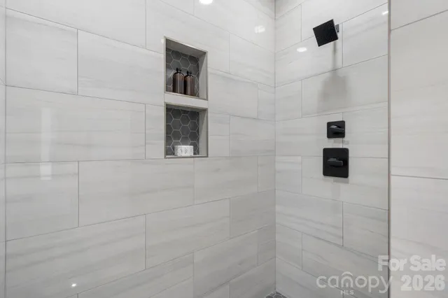 $675,000 | 1207 39th Avenue Northeast, Hickory, NC 28601