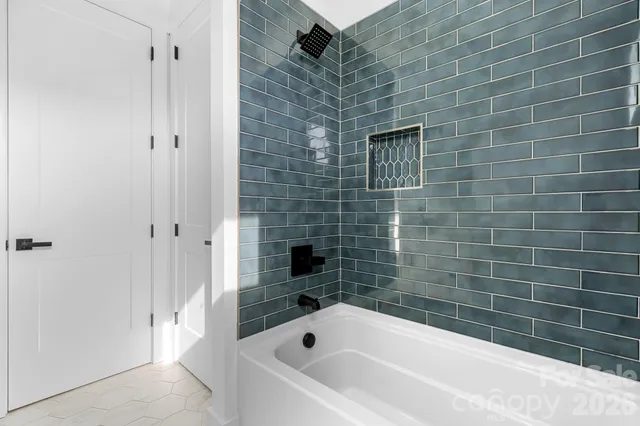 $675,000 | 1207 39th Avenue Northeast, Hickory, NC 28601