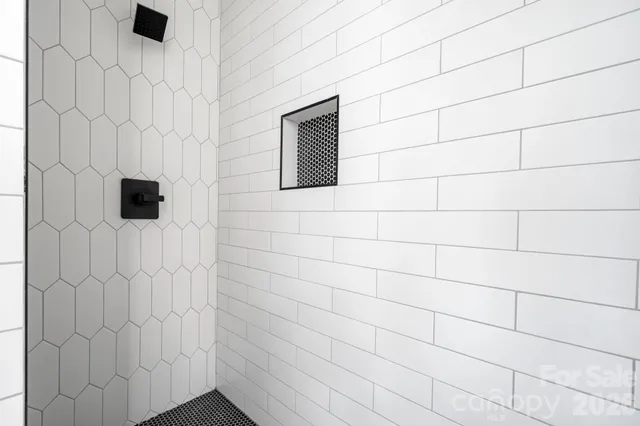 $675,000 | 1207 39th Avenue Northeast, Hickory, NC 28601