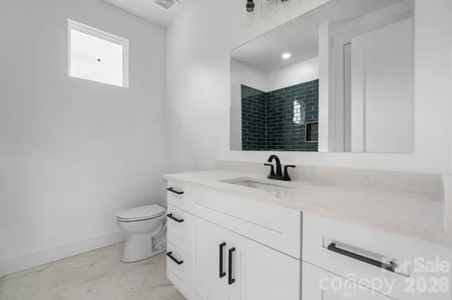 $675,000 | 1207 39th Avenue Northeast, Hickory, NC 28601