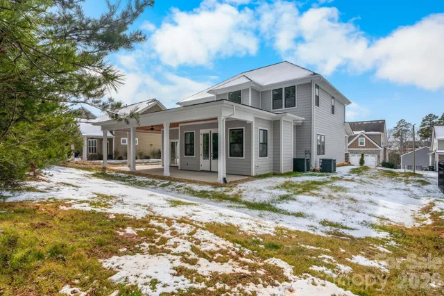 $675,000 | 1207 39th Avenue Northeast, Hickory, NC 28601