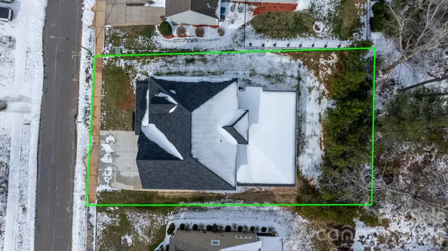 $675,000 | 1207 39th Avenue Northeast, Hickory, NC 28601