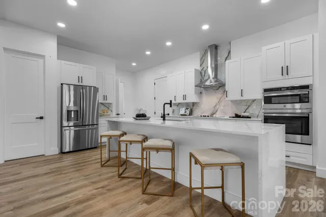 $675,000 | 1207 39th Avenue Northeast, Hickory, NC 28601