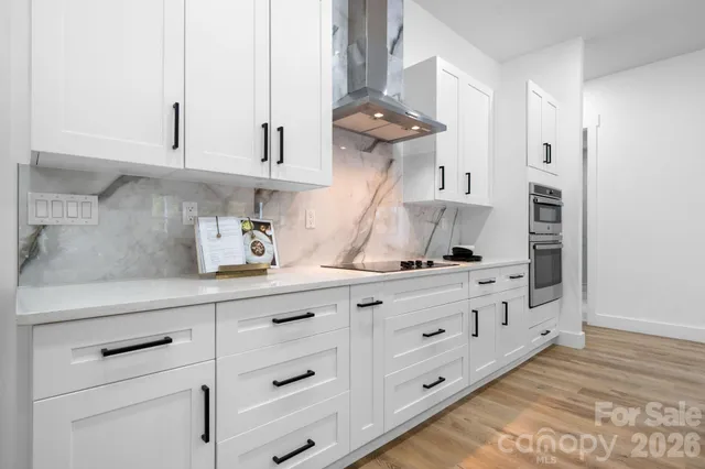 $675,000 | 1207 39th Avenue Northeast, Hickory, NC 28601