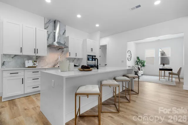 $675,000 | 1207 39th Avenue Northeast, Hickory, NC 28601