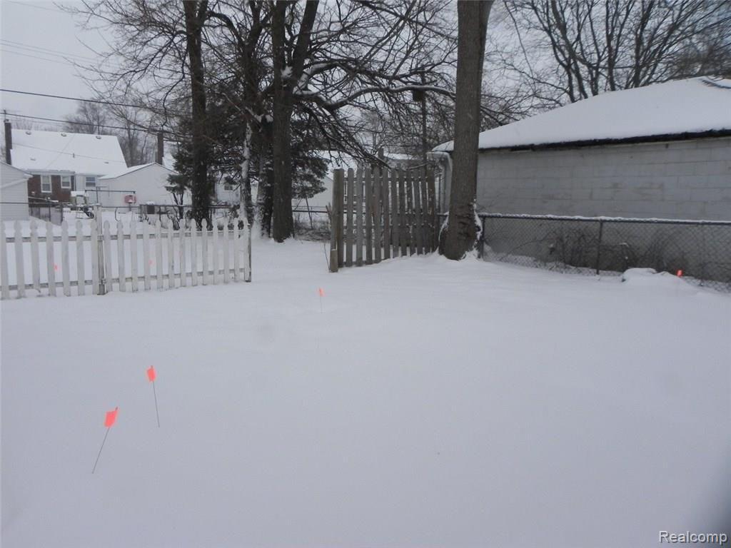 887 Sherbourne Street Inkster, MI 48141 - Photo 6 of 29 DSCN0991.JPG