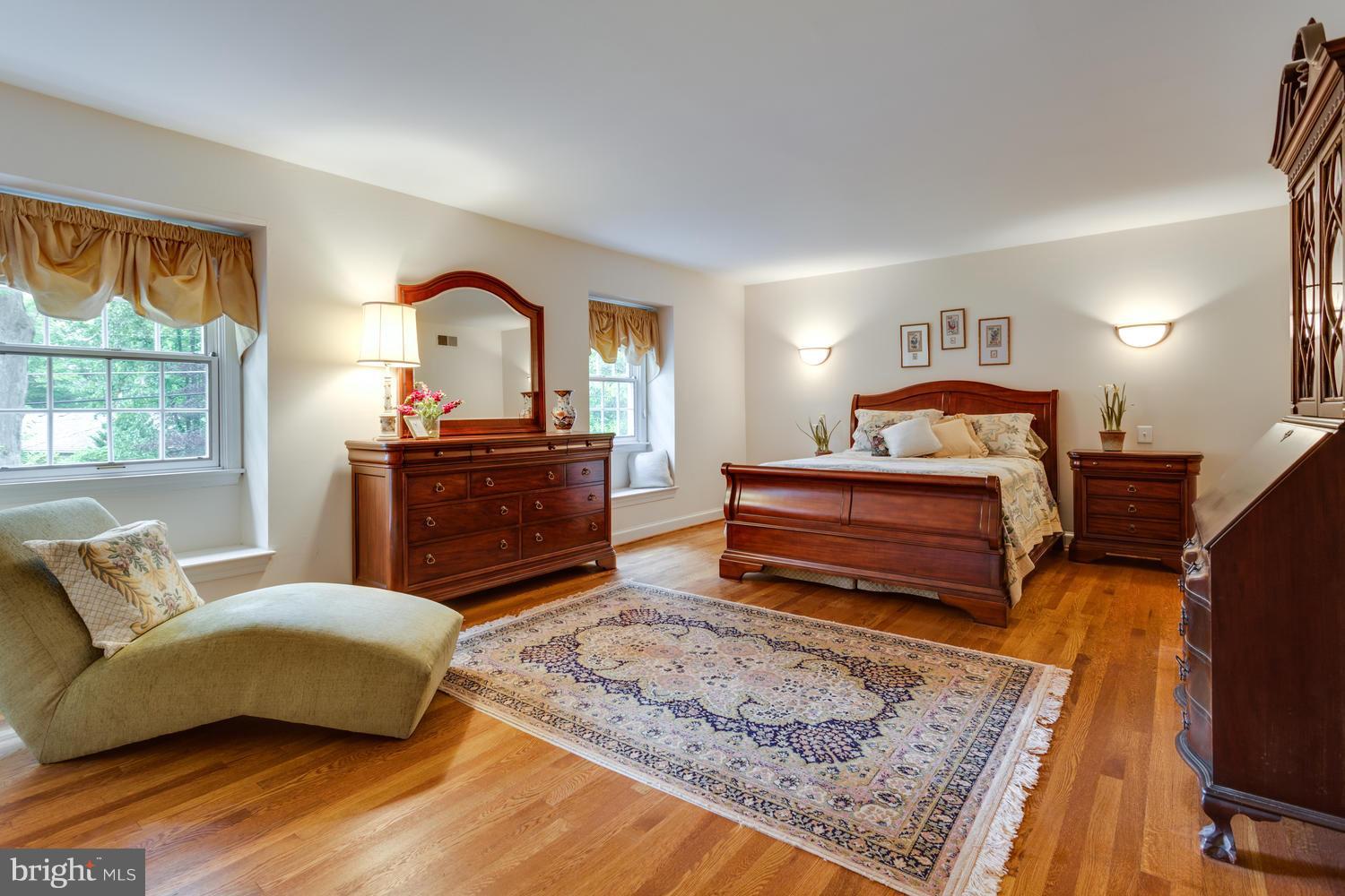 8609 Brook Road McLean, VA 22102 - Photo 17 of 30 Guest Room