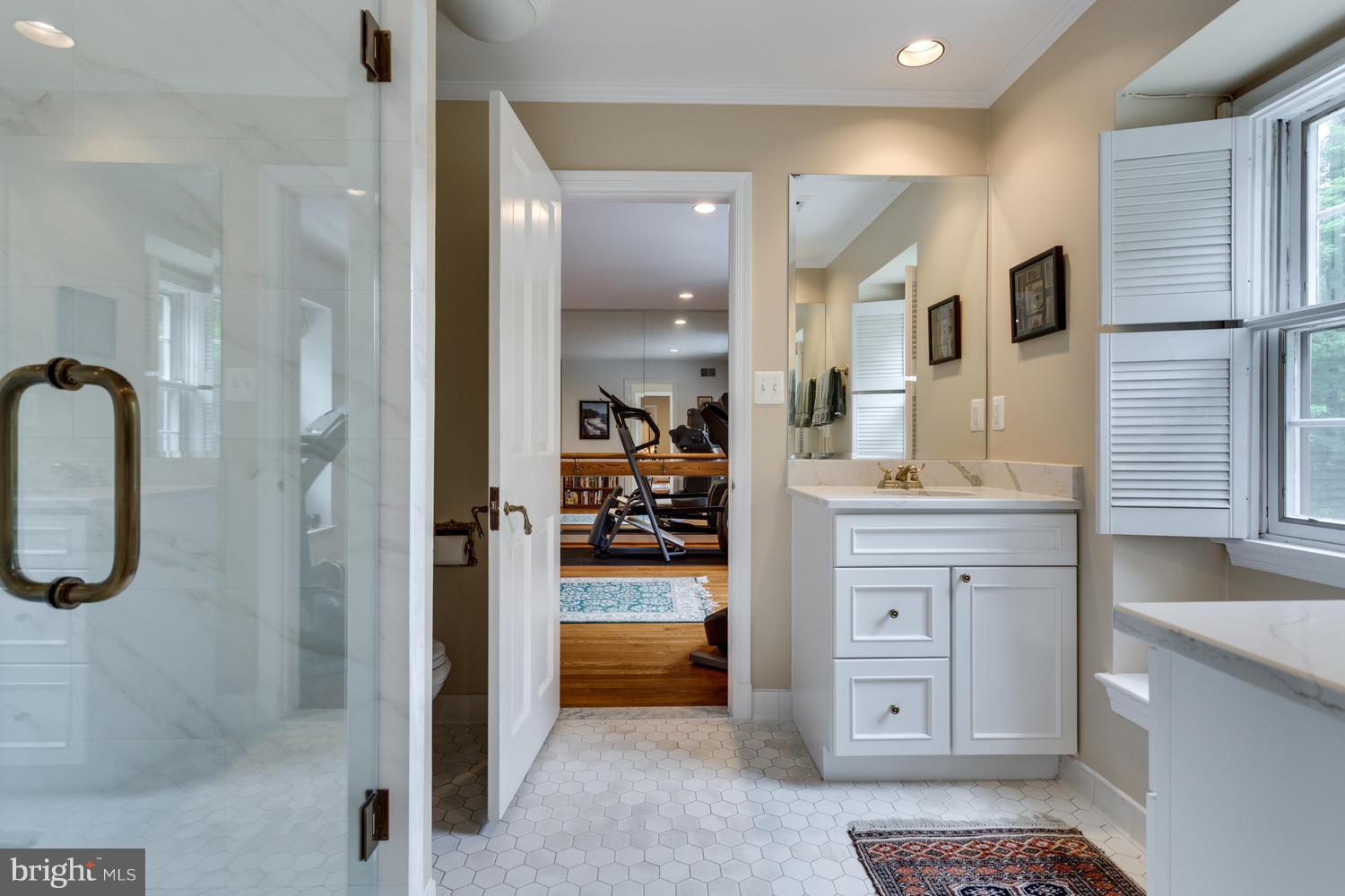 8609 Brook Road McLean, VA 22102 - Photo 22 of 30 Jack and Jill Bathroom