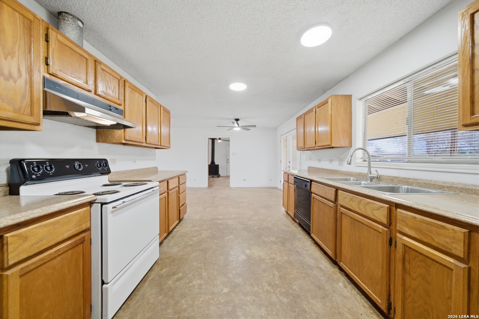 144 Oak Park Road Adkins, TX 78101 - Photo 5 of 25