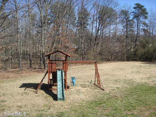 2210 Brigham Road Greensboro, NC 27409 - Photo 15 of 15 Yard/Garden.