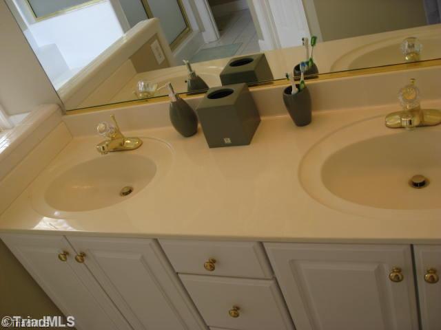 2210 Brigham Road Greensboro, NC 27409 - Photo 9 of 15 Master Bath/Spa.