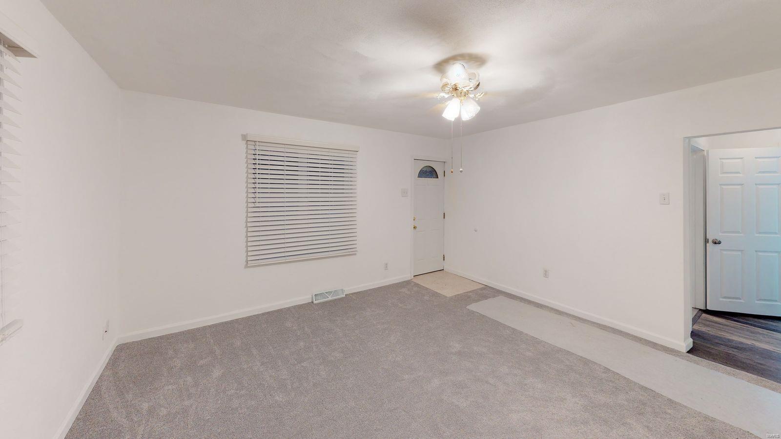 413 West Spring Street Staunton, IL 62088 - Photo 2 of 18