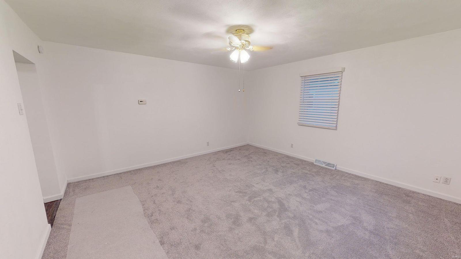 413 West Spring Street Staunton, IL 62088 - Photo 4 of 18