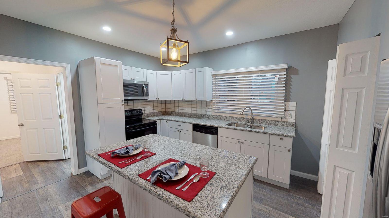413 West Spring Street Staunton, IL 62088 - Photo 6 of 18